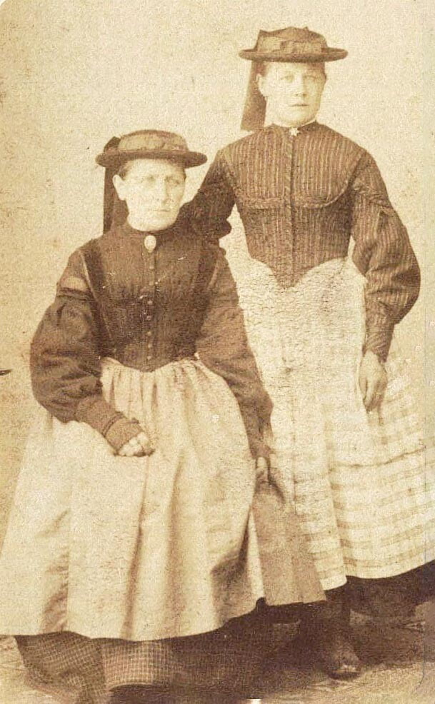 Katharin Reider geb. 1865 und ihre Schwester Ursula